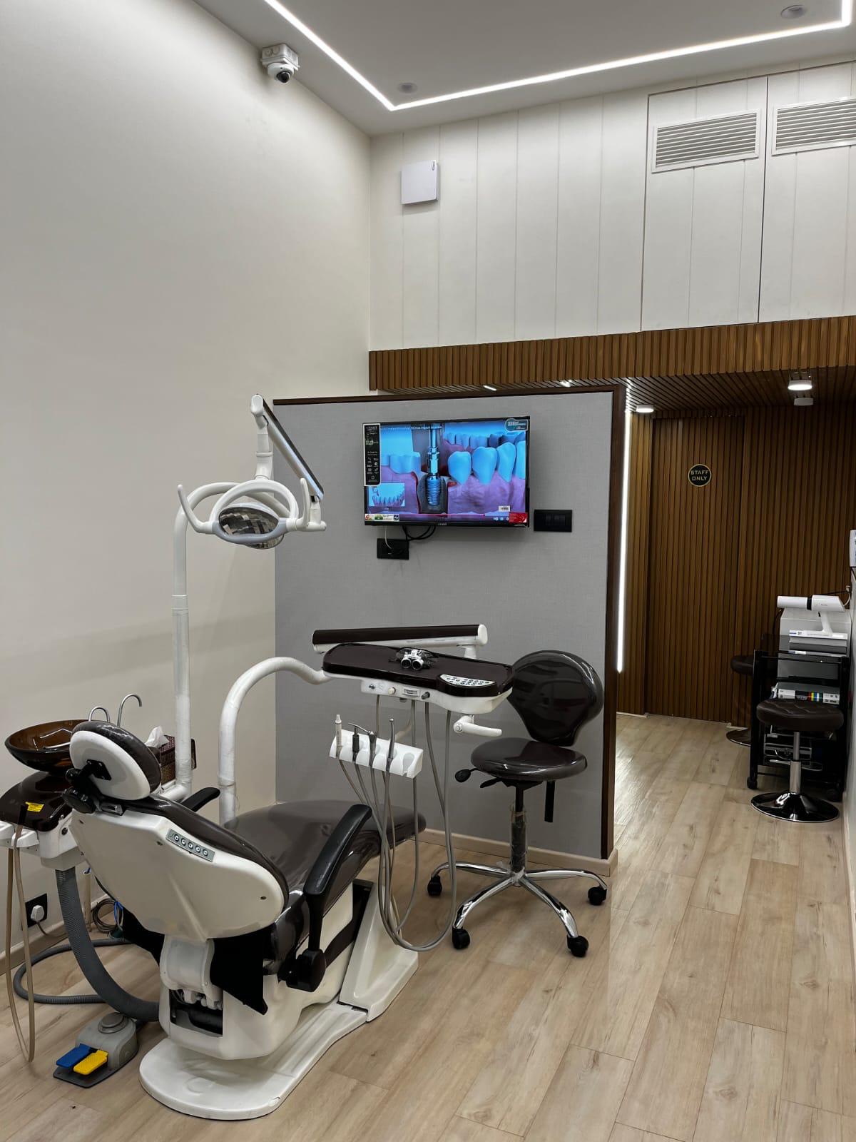 A treatment room at Samridhi Dental with a chairside screen for planning full mouth rehabilitation